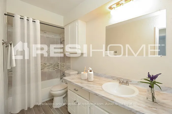 609 S Avery St — Photo 11