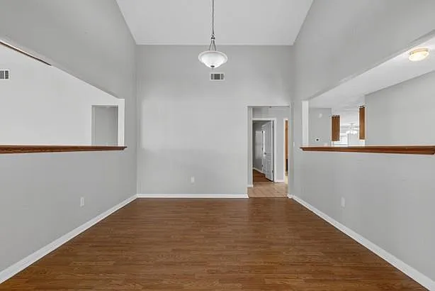 5 bed, 5.0 bath, 4300 sqft, $3,950 — Photo 4