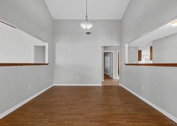 4th image of 16 Brenda Ln