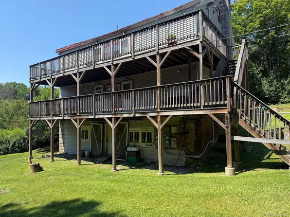 234 Lakeshore Drive, Pleasant Valley, NY 12569