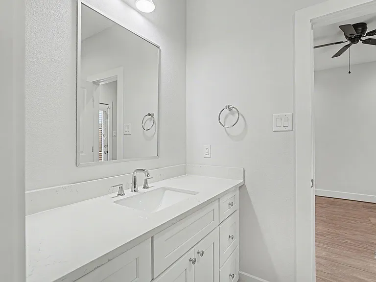 2504 W Tidwell Rd #B — Photo 4