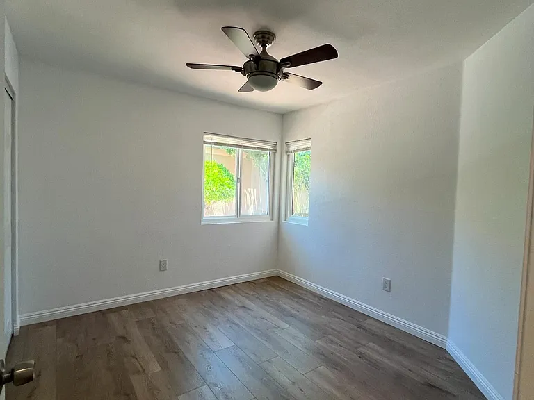 4433 Logan Ave — Photo 11