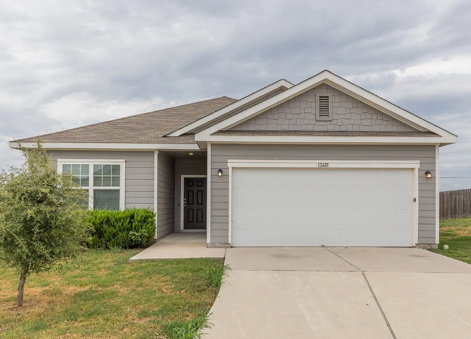 4 bed, 2.0 bath, 1827 sqft, $1,900 — Photo 1