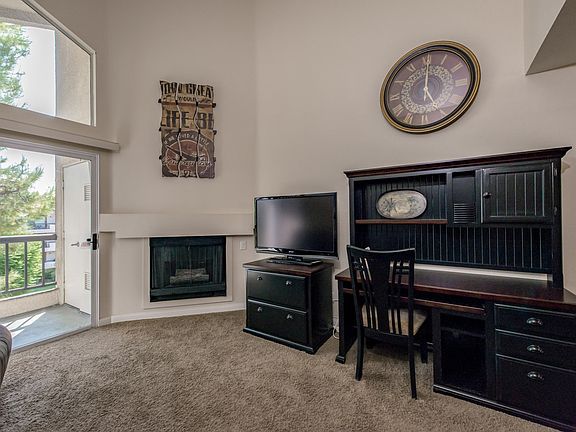 5th image of 5550 Owensmouth Ave APT 318