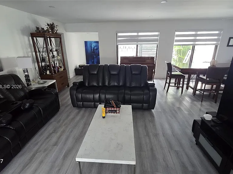 7817 Fairway Blvd — Photo 2