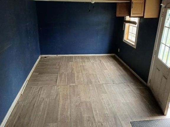 4th image of 1576 Barrywood Cir W