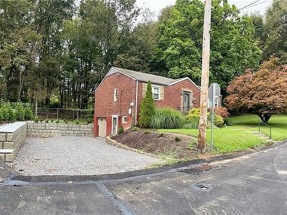 2nd image of 1001 Columbia Ave
