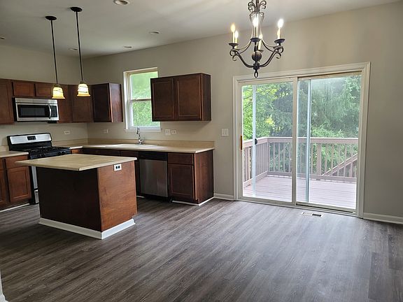 3rd image of 2909 Manchester Dr