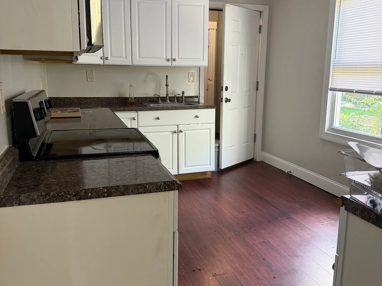 2 bed, 1.0 bath, 1125 sqft, $2,000 — Photo 3