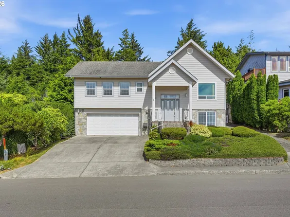 755 Prefontaine Dr, Coos Bay, OR 97420