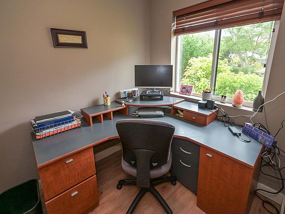 4th image of 5125 Salal Rd