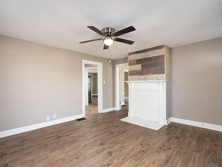 1012 Coulter St — Photo 5