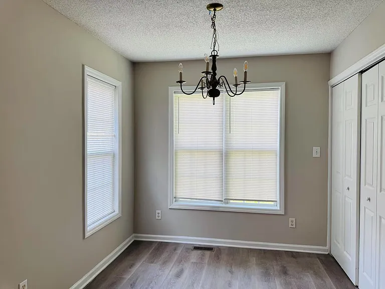 4644 Valley Stream Dr — Photo 6