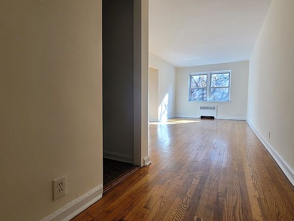 4th image of 1378 Lexington Ave #2E