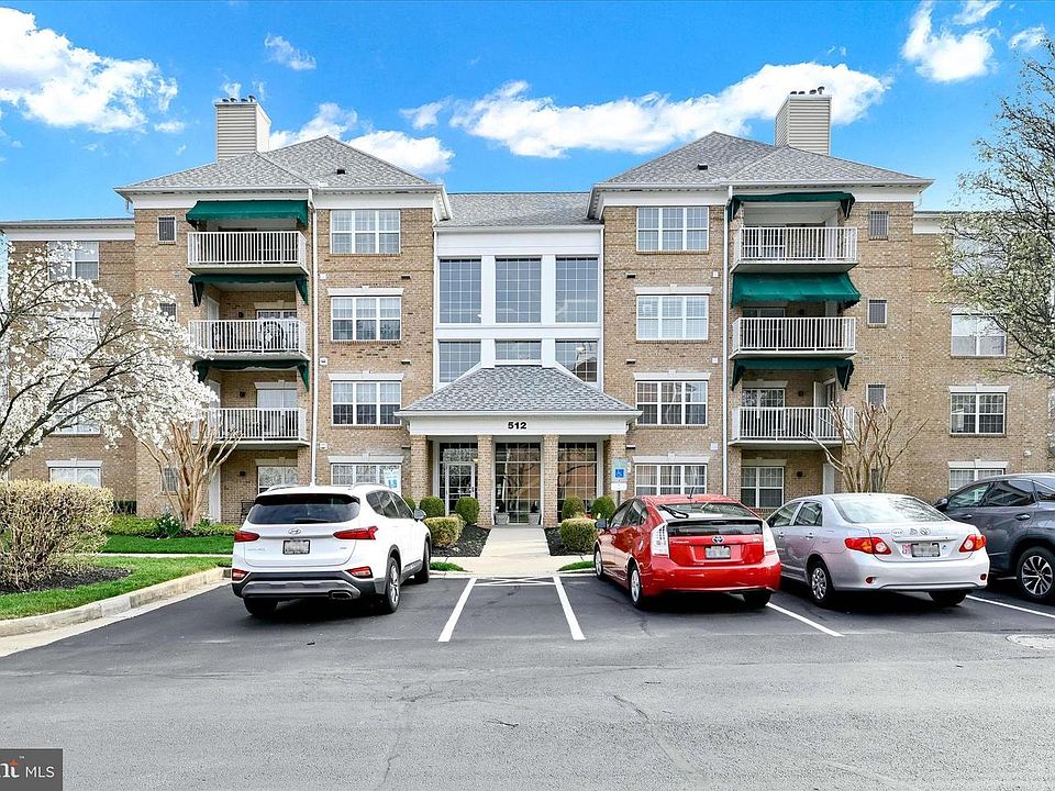 1st image of 512 Limerick Cir Unit 404