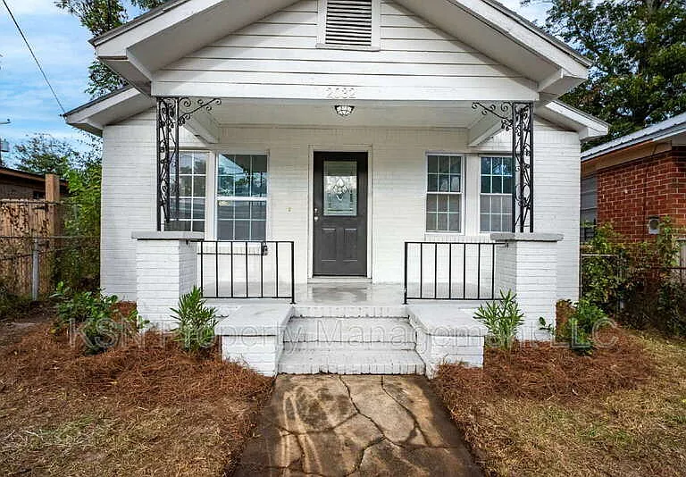 2032 Eppinger St — Photo 1