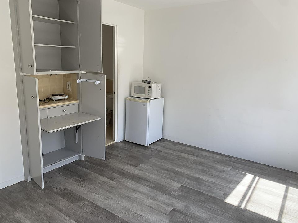 2nd image of 3143 Fillmore St APT 302