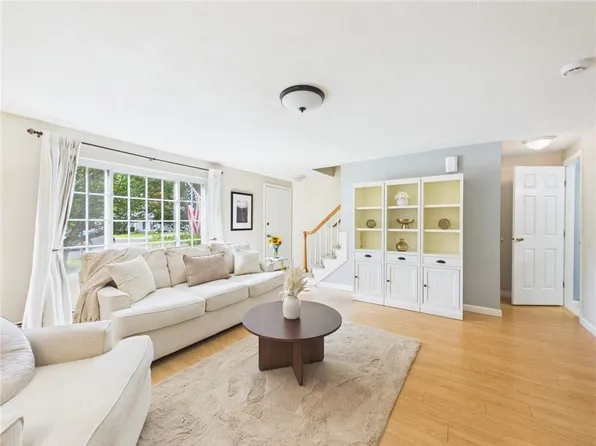 26 Eagle Run #B, Warwick, RI 02818