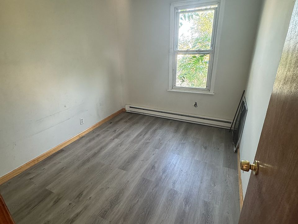 2nd image of 706 Bacheller Ave