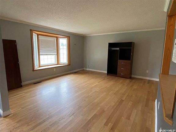4th image of 609 2nd St W