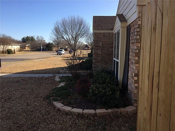 4th image of 1613 Windsor Dr