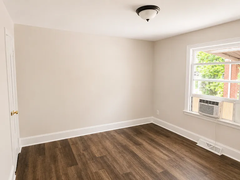 3435 Meredith Ave — Photo 9