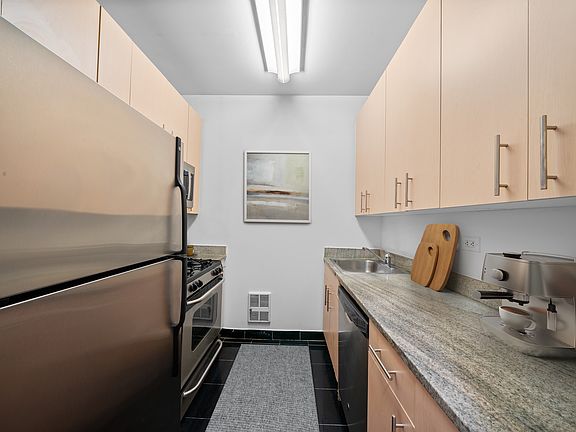 3rd image of 90 Washington St APT 6C