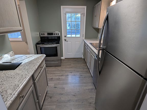 4th image of 129 Lyell St