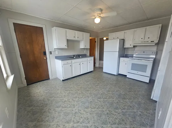 28 Barre St #2, Fall River, MA 02723