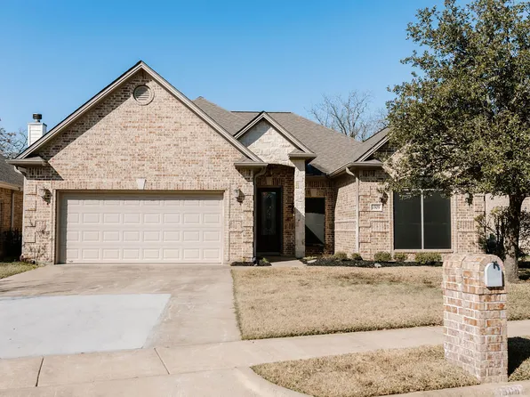 1909 Debbie Dr, Bryan, TX 77802