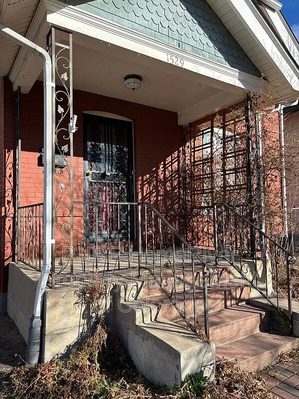 2 bed, 1.0 bath, 1700 sqft, $2,400 — Photo 2