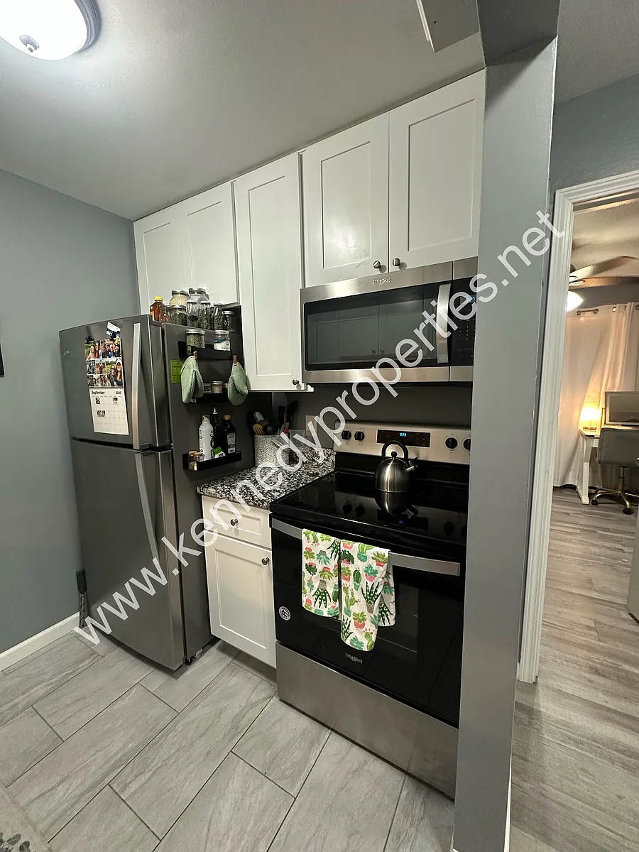 Building Photo - 15075 Hubbard St #6