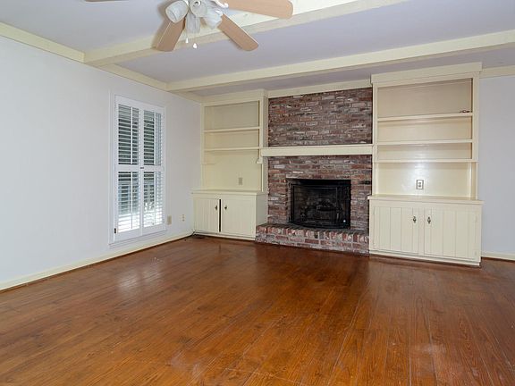 4th image of 743 Poinsettia St
