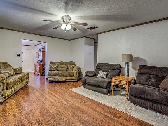 5th image of 545 NW Tarrant Ave
