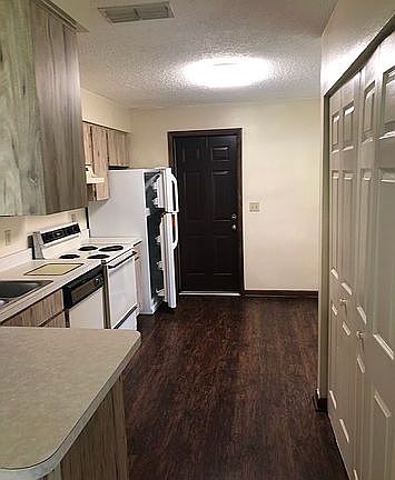 5th image of 6405 S Adelia Ave