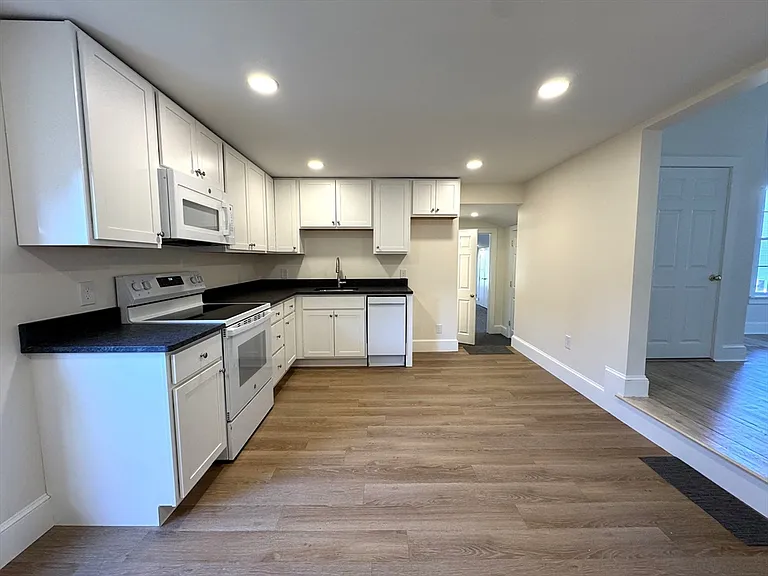 55 Central St #2R — Photo 2