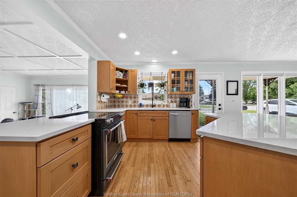 2 Earl Ct, Essex, ON - View 4