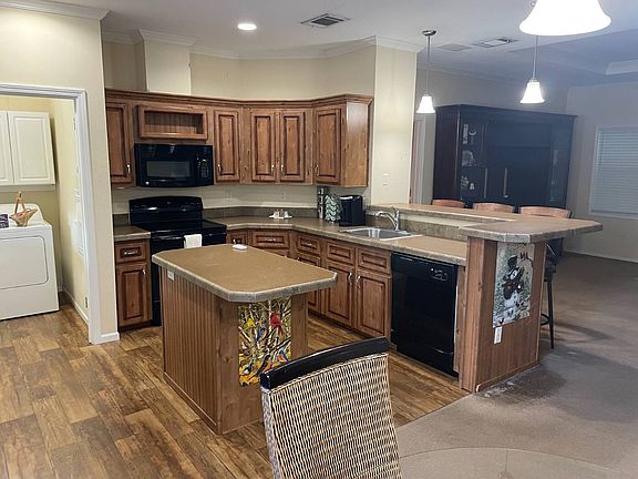 3rd image of 260 Raintree Cir #260