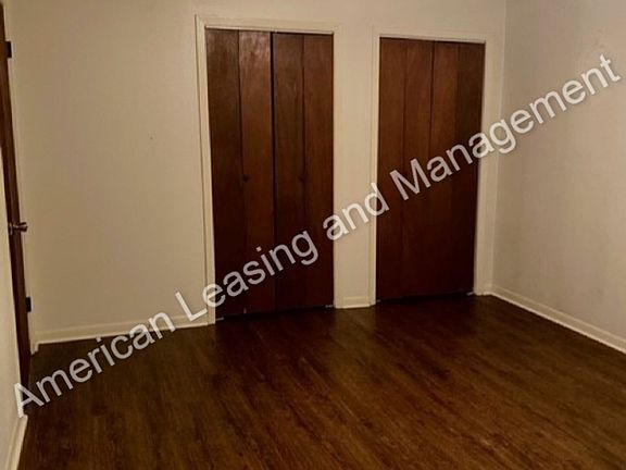 5th image of 424 Moody St