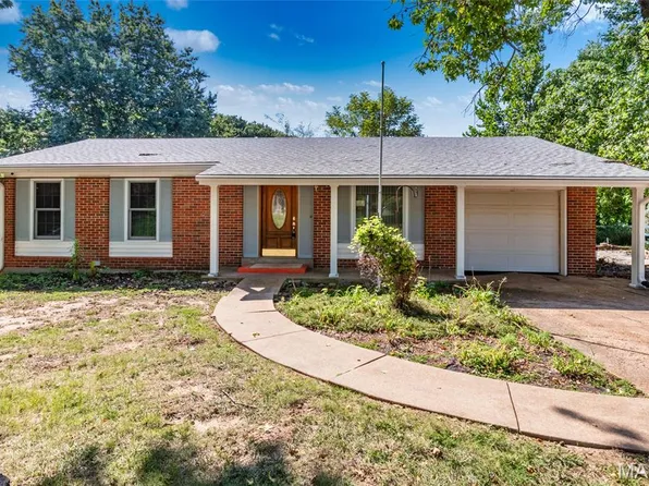 2614 Baltusrol Dr, Saint Louis, MO 63129