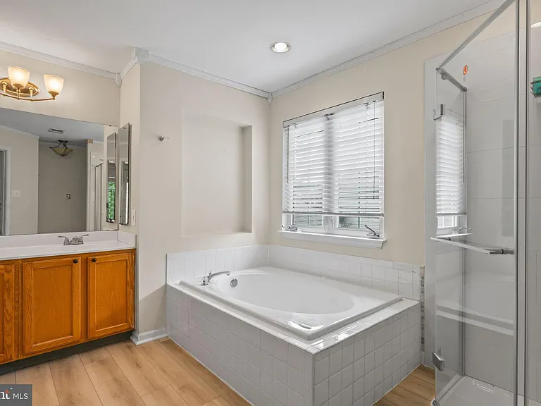 929 N York Dr — Photo 16