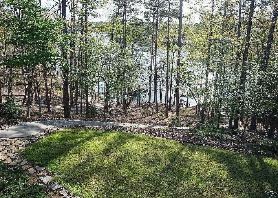 2nd image of 213 Hillview Dr