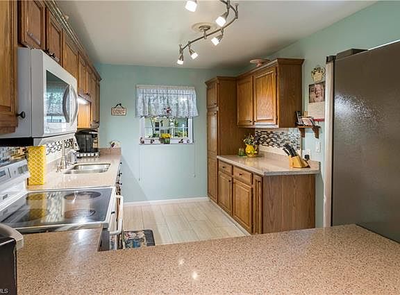 4th image of 1315 Broadwater Dr