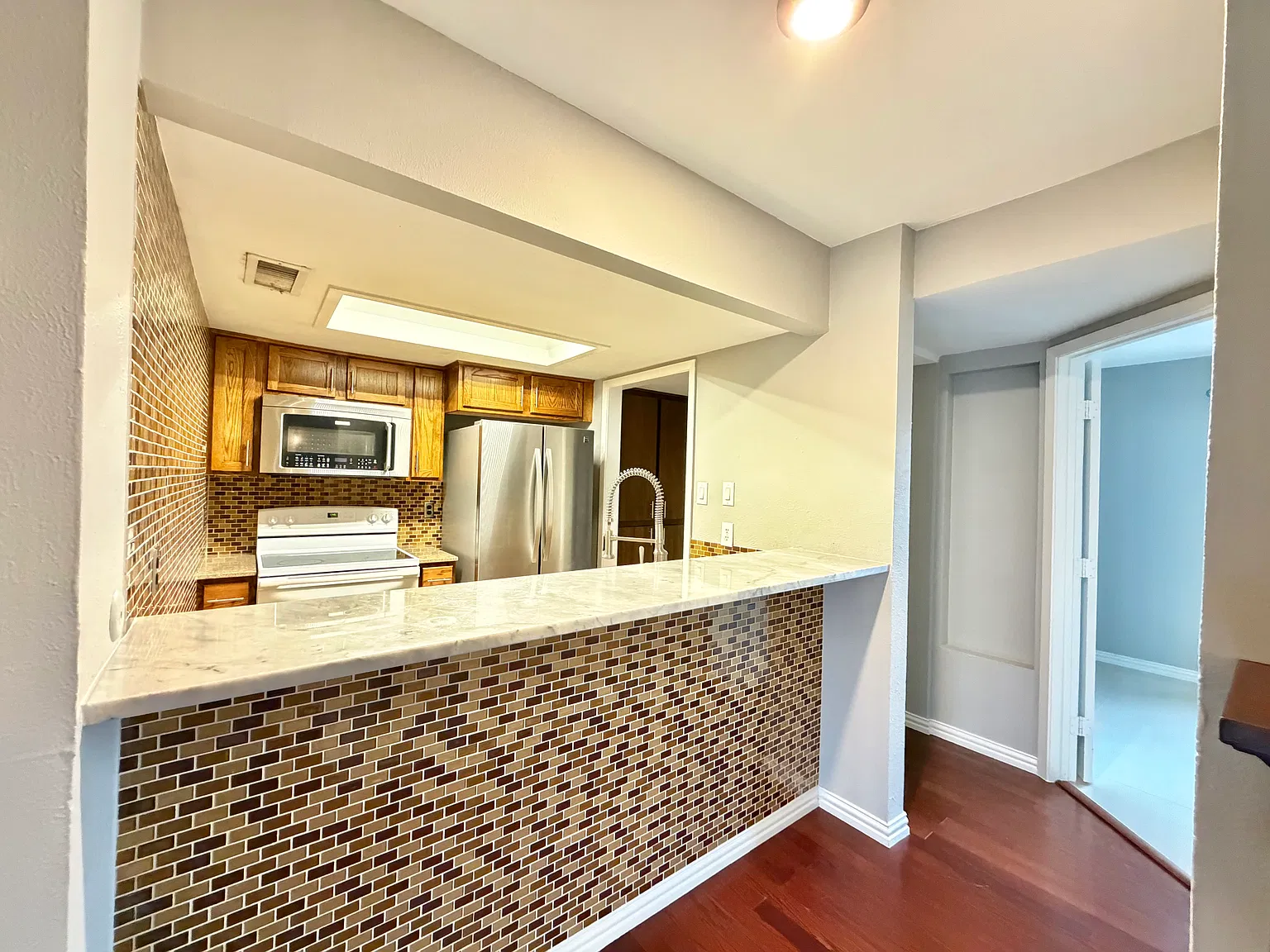 3 bed, 987 sqft, $1,800 — Photo 4