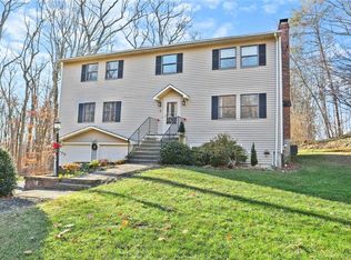 5 Birch St, Trumbull, CT 06611