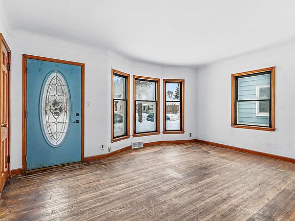 2nd image of 1822 Nevada Ave E