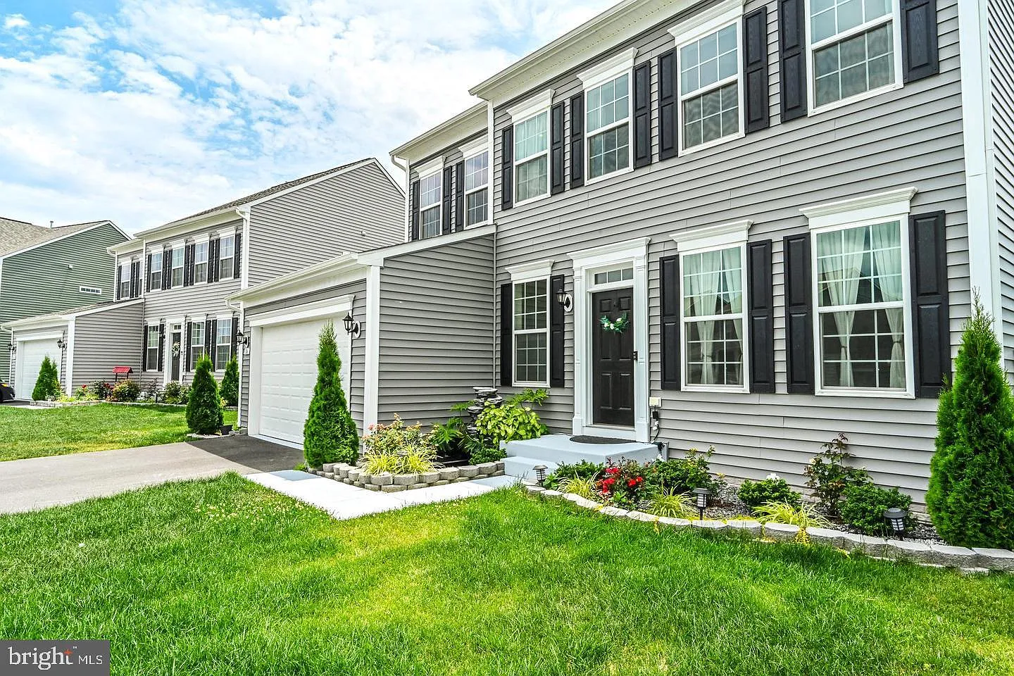 4 bed, 3.5 bath, 3730 sqft, $2,890 — Photo 1