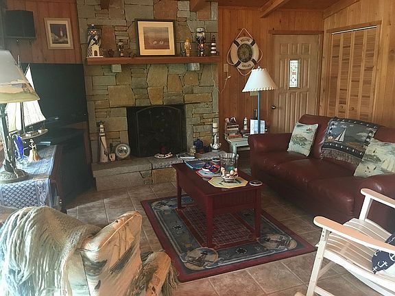 LR with stacked stone frplc