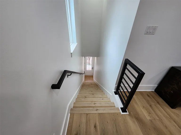207 Carl St #B — Photo 3