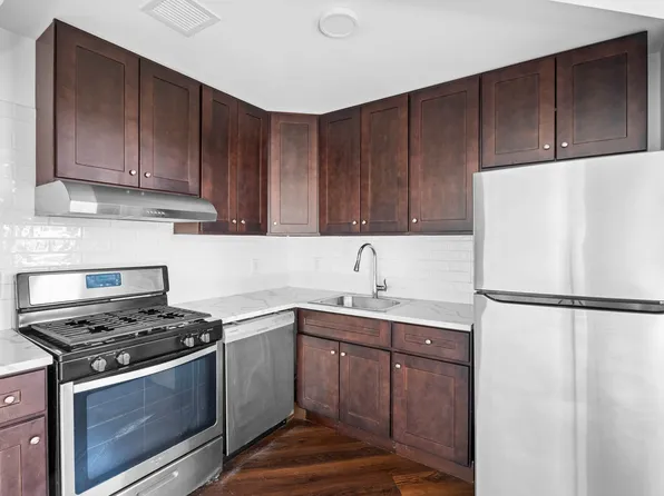 874 Willoughby Avenue image 2 of 11